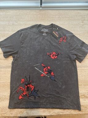 NEW 🆕 Deadpool Wolverine Men's Graphic Tee with back design size XL
